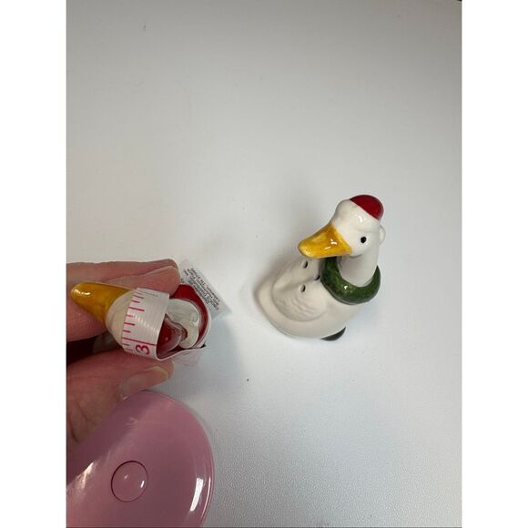 Goose Salt & Pepper Shakers Holiday Scarves New - Picture 4 of 4